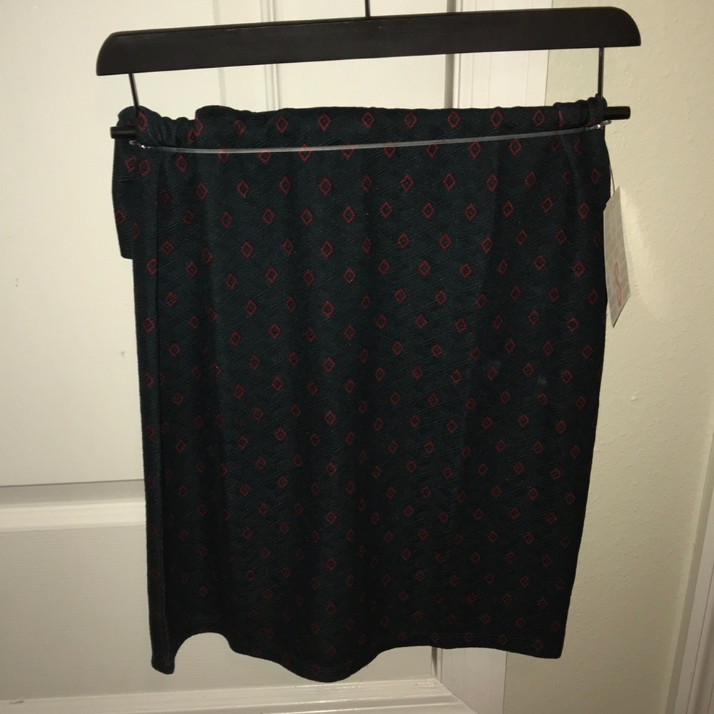 Christmas colors LuLaRoe Cassie Small NWT